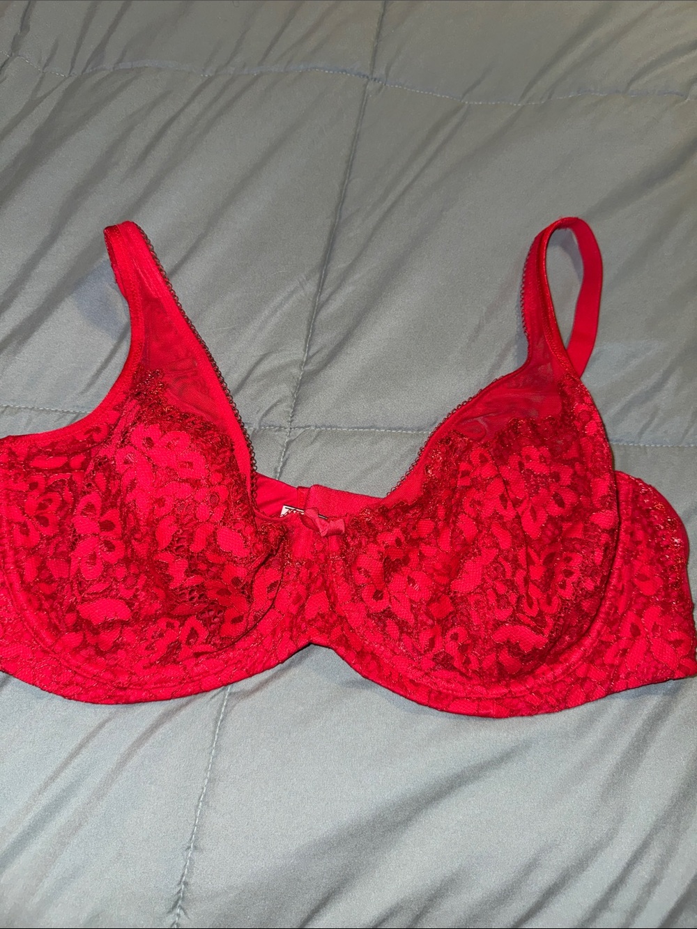 Victoria's Secret Red Lace Underwire Bra~ EUC 40dd